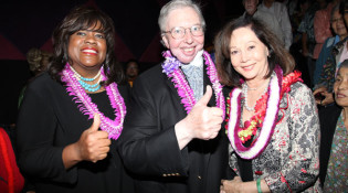 Wikipedia - Chaz Hammel Smith, Roger Ebert, Nancy Kwan