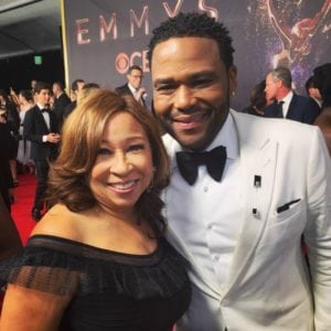 Tanya Hart and Anthony Anderson at 2017 Emmy Awards